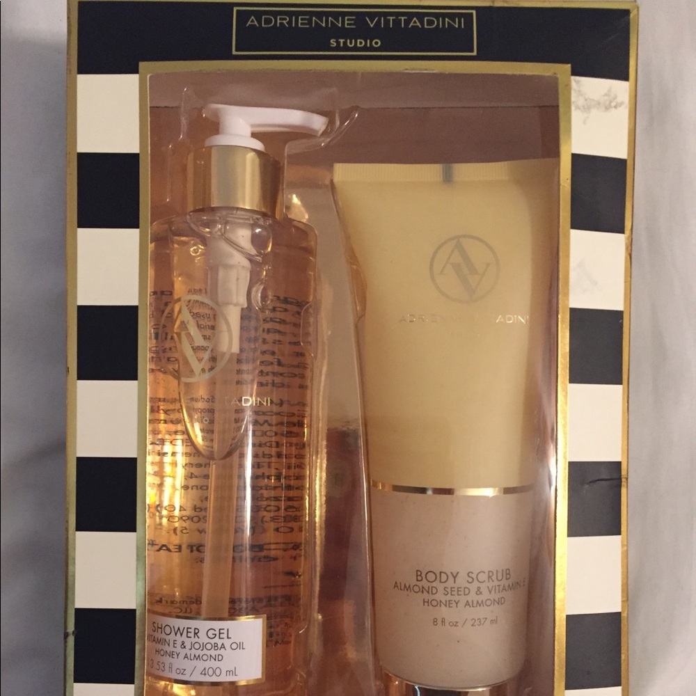 Adrienne Vittadini body scrub & shower jel